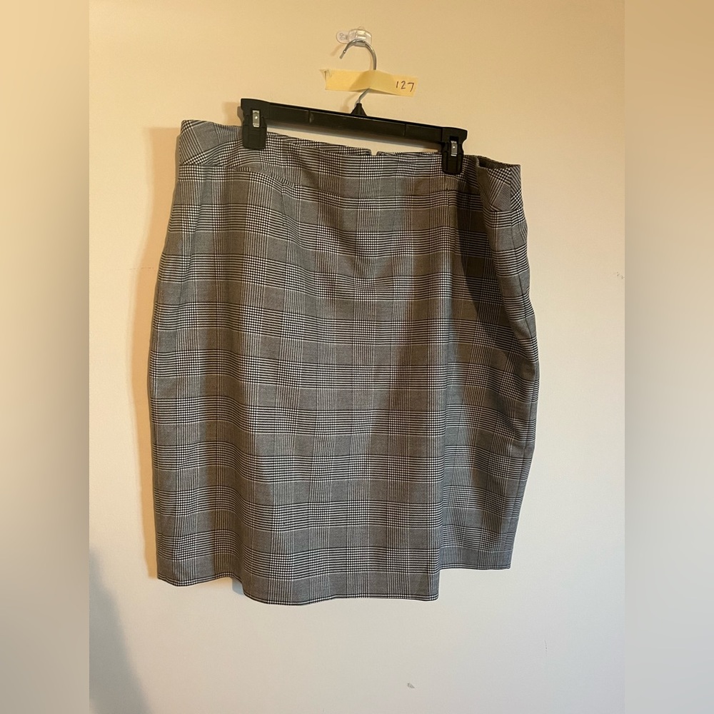 Calvin Klein black/white pencil skirt